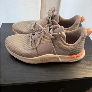 Nike Free RN Sneakers – Women’s 8